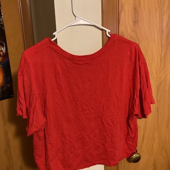 Red cropped t-shirt. with a california logo. - Picture 2 of 4
